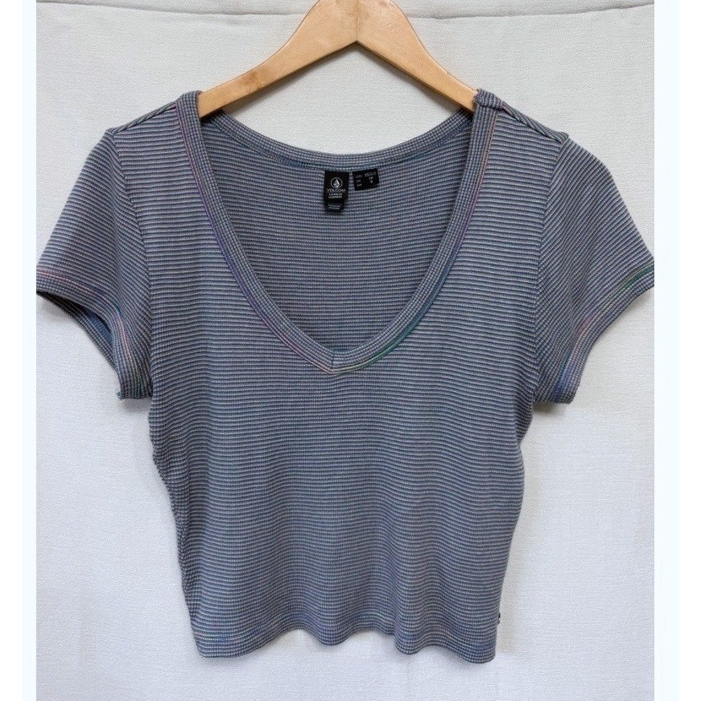 Volcom Lived In Lounge Cropped V-Neck Tee Women XS Blue Multi Stripe B0112402